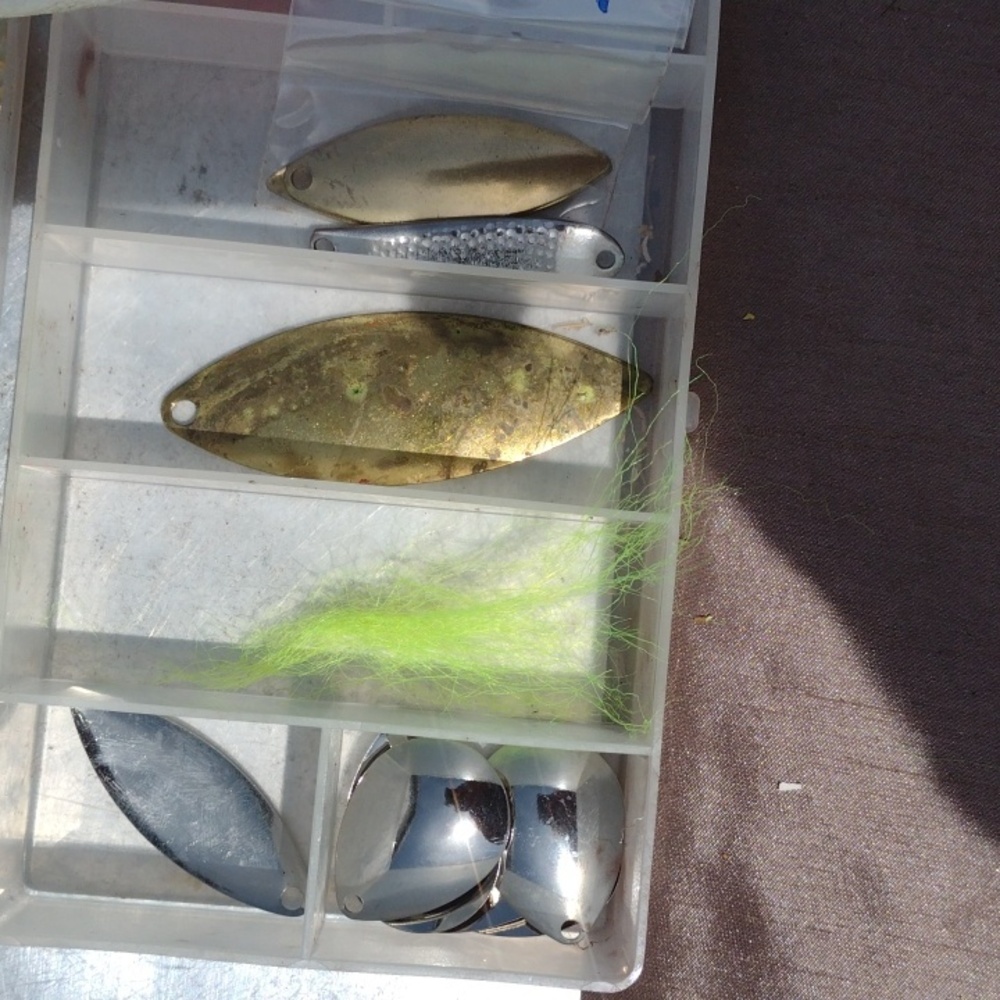 Fishing Lure Set with Box - Picture 2 of 4
